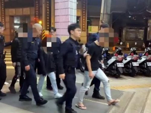 言行招惹嫉妒情緒，男子遭烙人慘遭毆，警方快速找到嫌犯進行逮捕。